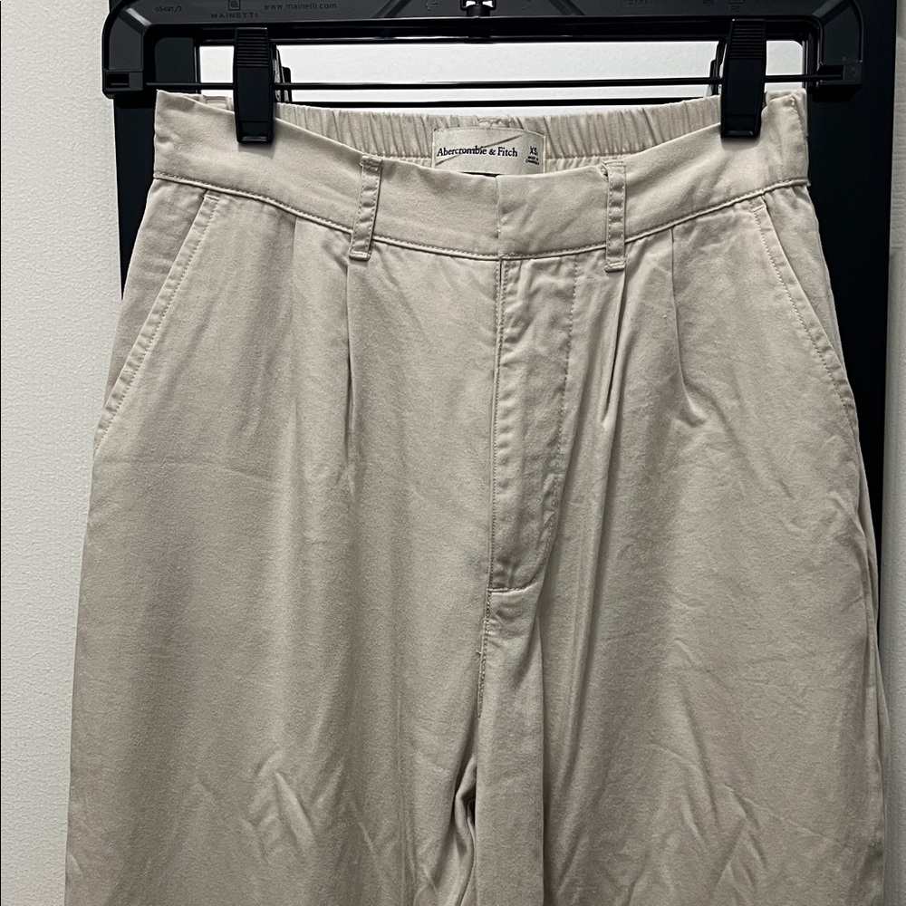 Abercrombie & Fitch Women's Cream Straight Leg Jeans